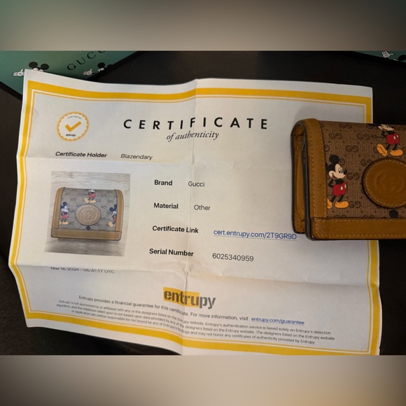 GUCCI
X Disney Brown GG Mickey Mouse Wallet ,Box, cards, dust bag and COA - Picture 12 of 16